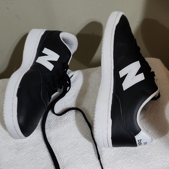 New Balance Men's Black Sneakers - Picture 4 of 7